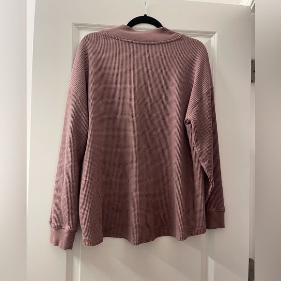 Seven7 Women's V-Neck waffle Sweater in Mauve - Picture 4 of 4
